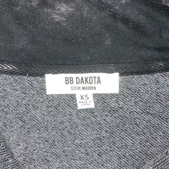 BB DAKOTA by STEVE MADDEN Mock Neck Faded Sweatshirt - Picture 5 of 5